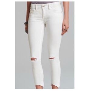 Free People White Ankle Cropped Jeans with Distressed Hem/knees